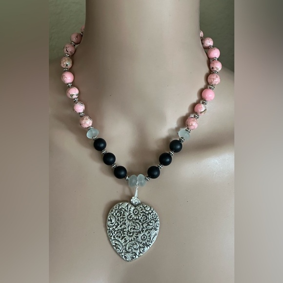 20-1/2 inch Pink Shell Turquoise and Onyx bead Necklace NWOT - Picture 13 of 13